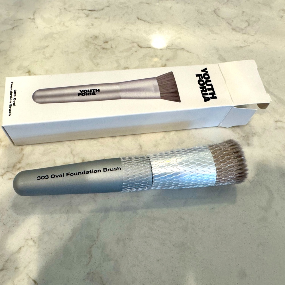 NIB•Youthforia 303 Oval Foundation Brush